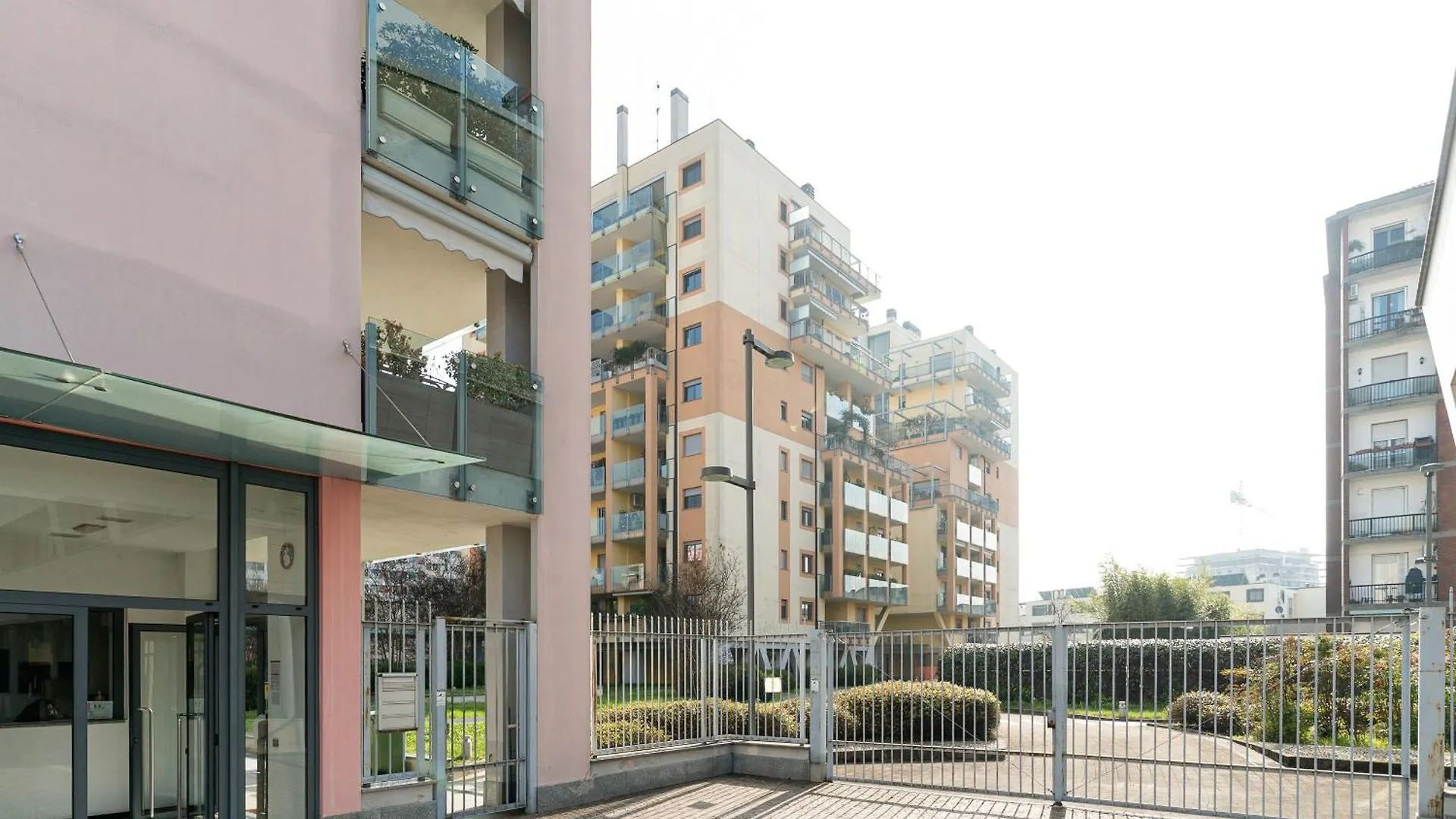 Precotto - G Pirelli - Bilocale Con Ampio Balcone Apartment Milan Italy