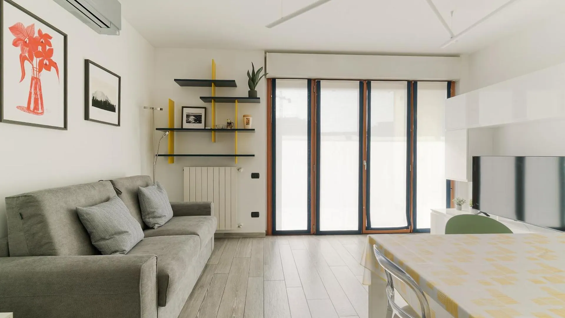 Precotto - G Pirelli - Bilocale Con Ampio Balcone Apartment Milan 0*,  Italy
