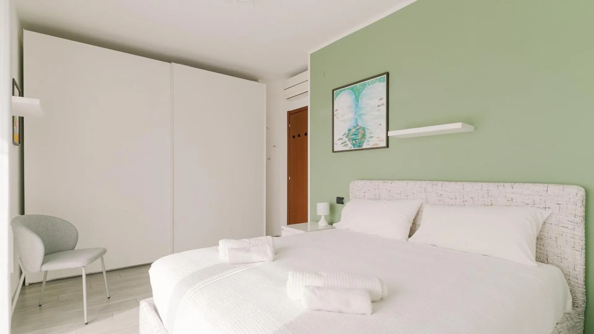 Precotto - G Pirelli - Bilocale Con Ampio Balcone Apartment Milan 0*,  Italy